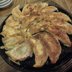 ぎょうざ屋 天孫降臨 - 鉄板ぎょうざ定食 880円