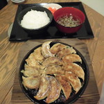 鉄板ぎょうざ定食 880円