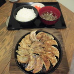 ぎょうざ屋 天孫降臨 - 鉄板ぎょうざ定食 880円