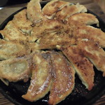 鉄板ぎょうざ定食 880円