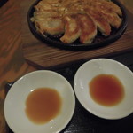 ぎょうざ屋 天孫降臨 - 鉄板ぎょうざ定食 880円