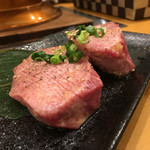 焼肉みやび山 - 厚切り牛タン（830円）