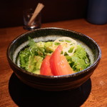 Karitabanoshanzu - トマト、キュウリ、レンコン、レタス、わさび菜のサラダ