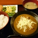 Nagomiya - Aセット(チーズチキンカレーセット)。