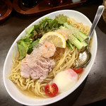 中華食堂 Pata-Pata - 冷麺(¥1,100) 大盛(+¥200)
この店の冷麺を食べるのは三年連続の３回目。あまりにも個性的で、この店でしか味わえない冷麺である。好き嫌いがはっきり分かれるだろうが、妙に癖になる独特の味だ。