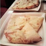 シリ バラジ - チーズナン（650円）とマサラクチャ