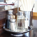 そばの店 ひらま - 卓上の様子