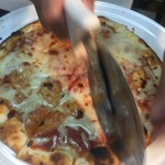 ピッザピッザピッザ - 日本ハムの既製品を無理矢理焼いて頂きました　爆