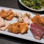 焼肉チャンピオン - 2017.8 ホルモン盛り合わせ（1,674円）