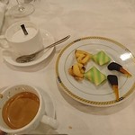 サラマンジェ ド イザシ ワキサカ - エスプレッソと小菓子