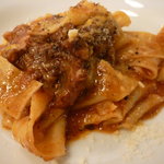 アンティカ オステリア バーチョ - 牛スジの赤ワイン煮込み パッパルデッレ