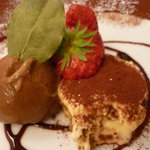 アンティカ オステリア バーチョ - ランチデザート（ティラミス チョコレートアイス、あまおう添え）