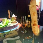 レスト ケイ ヤマウチ - パンがバナナスタンドに吊るされてる(^-^)かわゆい