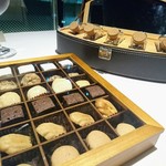 レスト ケイ ヤマウチ - 小菓子はお好きなものを好きなだけ……♪