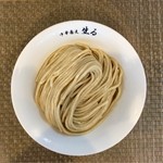 中華蕎麦 生る - 綺麗に盛られた麺