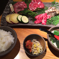 但馬屋 心斎橋 - 食べ比べセット(税抜1,350円)※肉は2人前