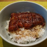 まるや本店 天白本店 - １杯目。鰻とご飯とタレだけ