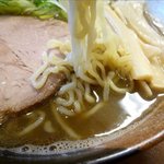煮干らぁめん なかじま - 限定こいにぼしょうゆの麺