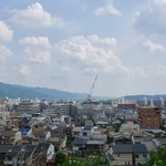 スイス菓子 ローヌ - ［2017/07］高台を流れる琵琶湖疏水から山科の町が見えます。