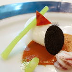 トゥールダルジャン - 小ヤリイカのファルシ サフランソースとイカスミのヴェール