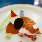 トゥールダルジャン - 小ヤリイカのファルシ サフランソースとイカスミのヴェール