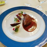 トゥールダルジャン - フランス産ピジョン ポテトコンフィと無花果の赤ワインマリネ