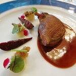 トゥールダルジャン - フランス産ピジョン ポテトコンフィと無花果の赤ワインマリネ