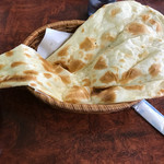 アジアン食堂 - Aセットのレギュラーナン