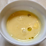 サラマンジェ・ヒロ - コーンスープにはオリーブオイルが数滴…。コクが出ますね♫