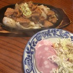 Shokukoubou Takumi Yunohiraten - 鶏ちゃんと明宝ハムサラダ。いい味でてます(^-^)
                        ご当地グルメはビールに合い最高の組み合わせでした！