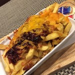 Sports&Mediabar - ・「Fries with pulled chicken, Jack Daniels BBQ sauce & cheddar(€7.50)」