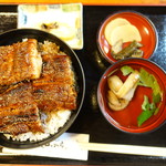 炭火焼うなぎ 東山物産 - 中@1,980