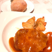 ラ プルーズ東京 - 豚肉のカツレツみたいな感じのメイン