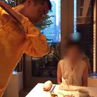 四川豆花飯荘 東京店 - 茶芸師の技。ここまでしてくれるのは最初だけ。何回でも入れてくれます。