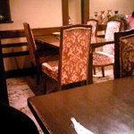 牛幸 本店 - ちょっとしたホテルの食事広間みたいな雰囲気