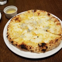 エノテカ ドォーロ 札幌店 - 熟成４種チーズ蜂蜜添え(ランチ1200円)です。