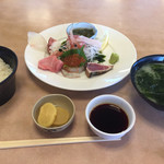 活魚料理 びんび家 - 刺盛定食1,800円。新鮮なお刺身たっぷりの大満足な定食です。