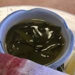 活魚料理 びんび家 - 鳴門のワカメも、歯ごたえがあって美味しいです。