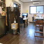 横浜家系ラーメン みさきや - テーブル席の方向