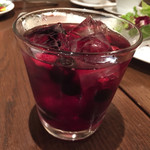 T'sレストラン - 自家製サングリア。これがなかなか美味しかった。