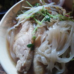 サーカス - 蒸し鶏とフォー／クローズアップ