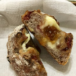 Pane Ho Maretta - メイプルソースとクリームチーズがたっぷり！