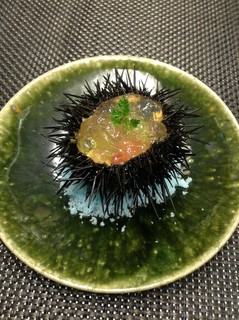 ビストロ じゅん - 季節料理 殻付きウニ