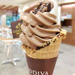 GODIVA - 夏はソフトクリーム。チョコが濃厚。