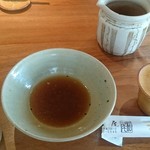 そば 松尾 - ざると、天ぷらそばの小鉢をいだだきました。満足。そばは、すぐ！食べなくちゃ！ということで、食べた後の写真です。