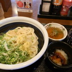 丸亀製麺 - かけ出汁(右上)と大根おろし醤油(右下)