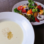 マザームーンカフェ - プレートランチのスープと、パスタランチのサラダ