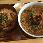 らあめん 空 - 味噌らぁめんと麺セットのピリ辛肉豆腐丼950円