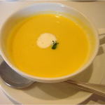 ル・シャトン - スープはカボチャと何かの冷製スープ