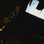 ニューヨークバー・シャンパンダイニング - 階段にボトルずらり（◎0◎）